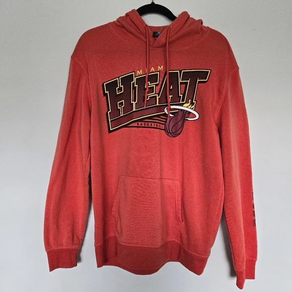 NBA Miami Heat‎ Red Orange Hooded Men's Sweater L Fleece Cangaroo Pocket - Picture 1 of 9